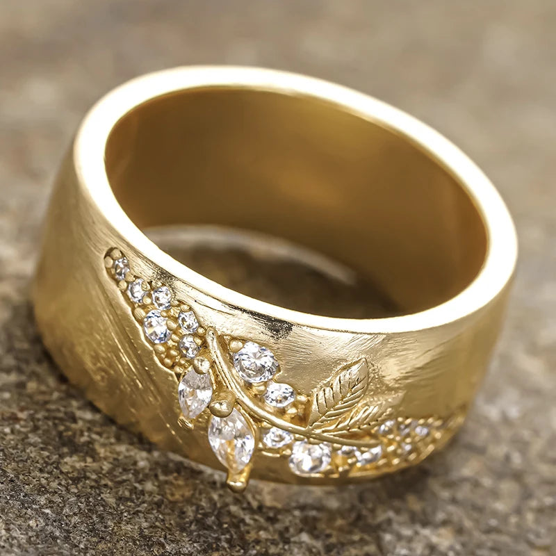 Leaf Design Wedding Band Women Rings Gold Color Sparkling Cubic Zirconia Anniversary Party Modern Fashion Lady Jewelry